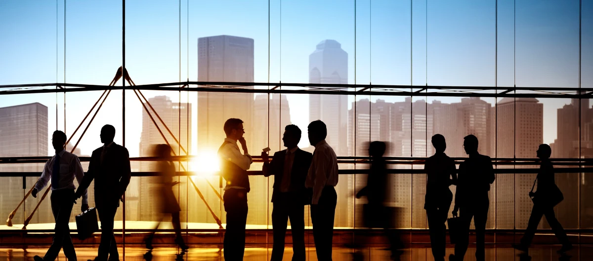 Grupo de personas en unas oficinas