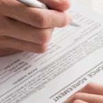 Convenio regulador divorcio firmado por una pareja durante el proceso de separación