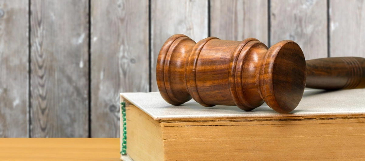 Código Penal representando las penas establecidas para el delito de tráfico de drogas